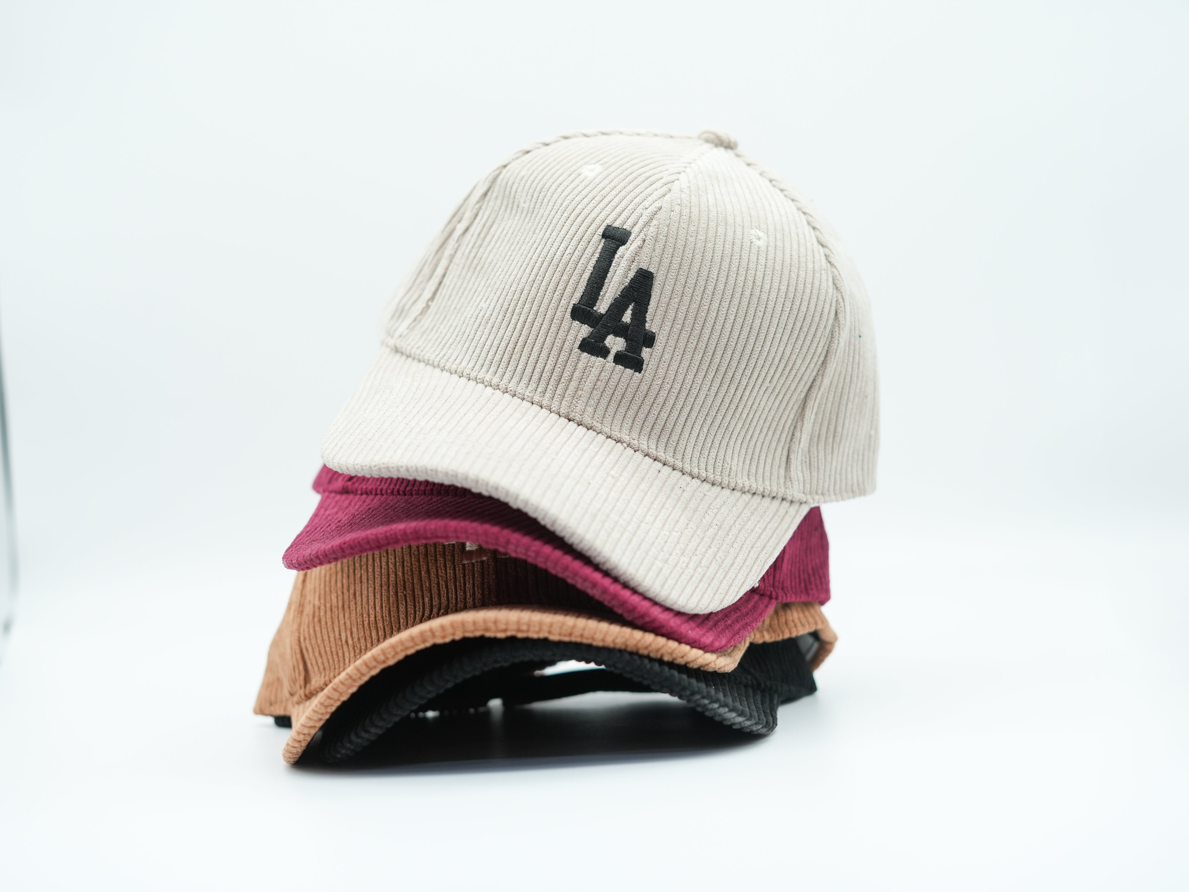 Cap aus Cord mit "LA" Bestickung Beige