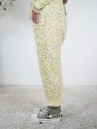 lässige Baggy im Leo Look