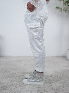 Lässige Baggy mit Satin-Glanz