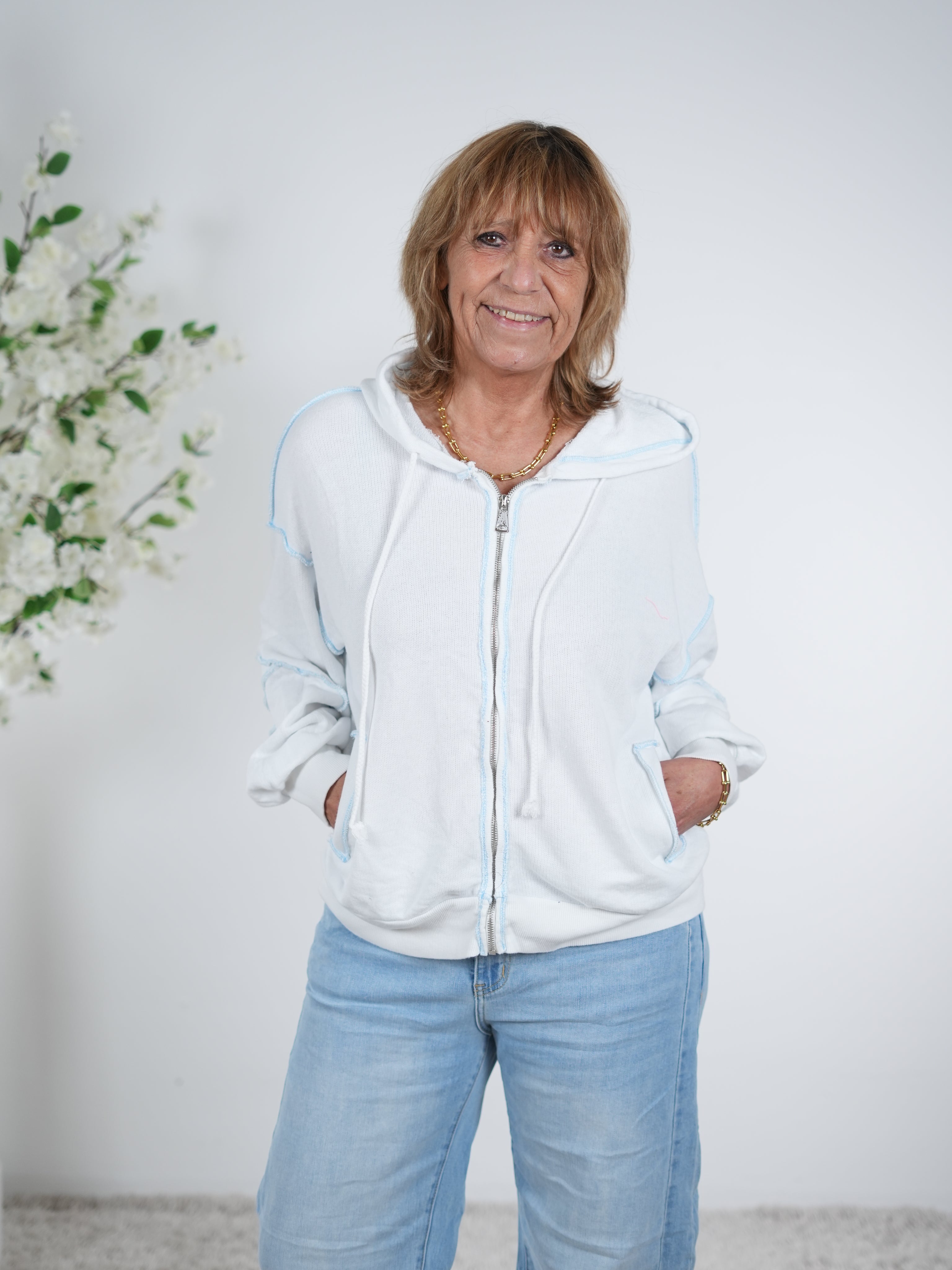 lässige Sweatjacke mit farbigen Außennähten One Size (ca Gr. 38-42) Weiß