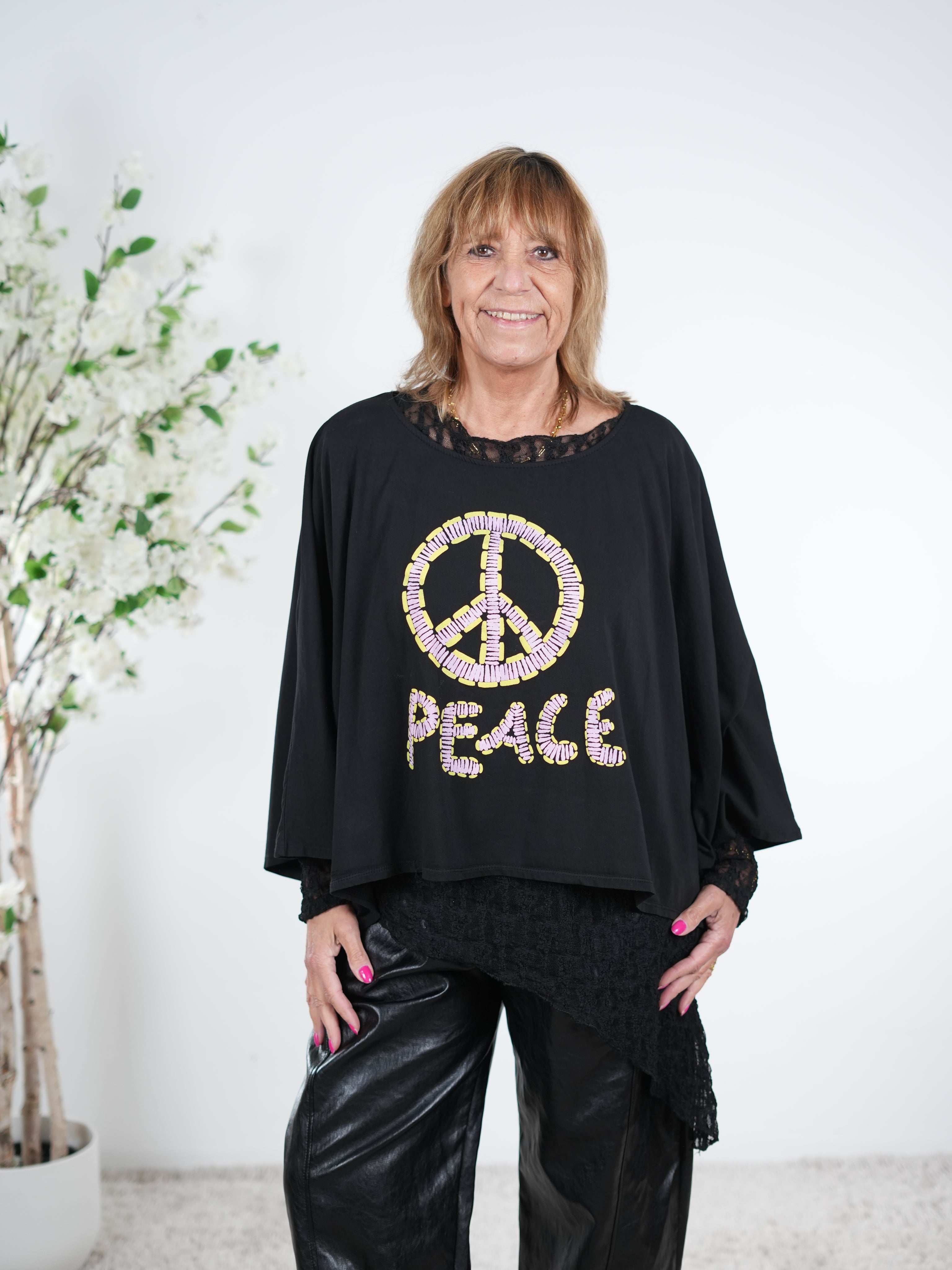 Lässiger Poncho mit "Peace" Print One Size (ca Gr. 38-44 46) Schwarz