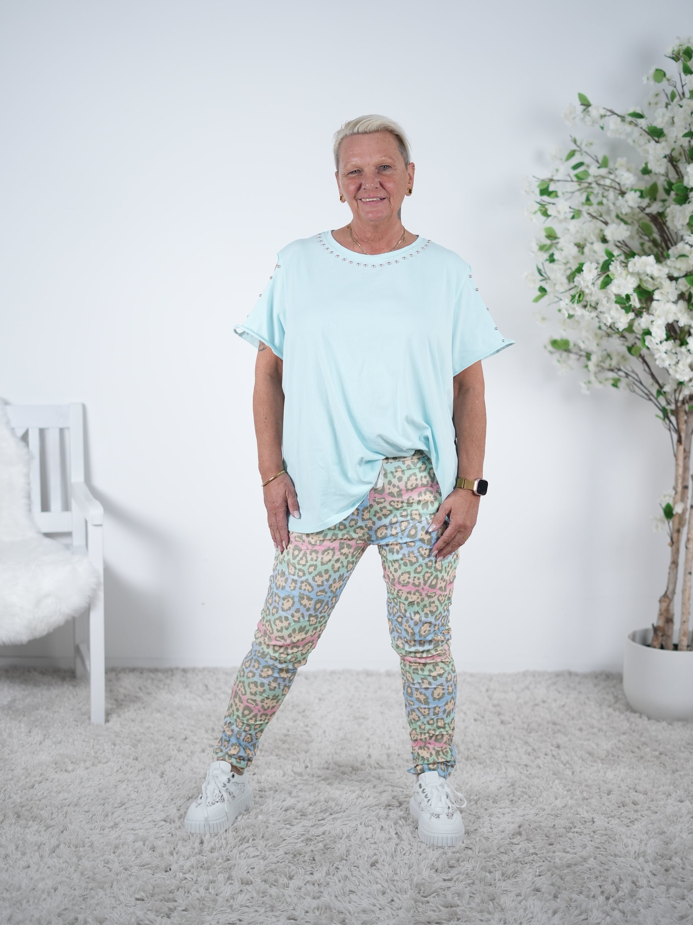Lässiges Shirt mit Nieten verziert