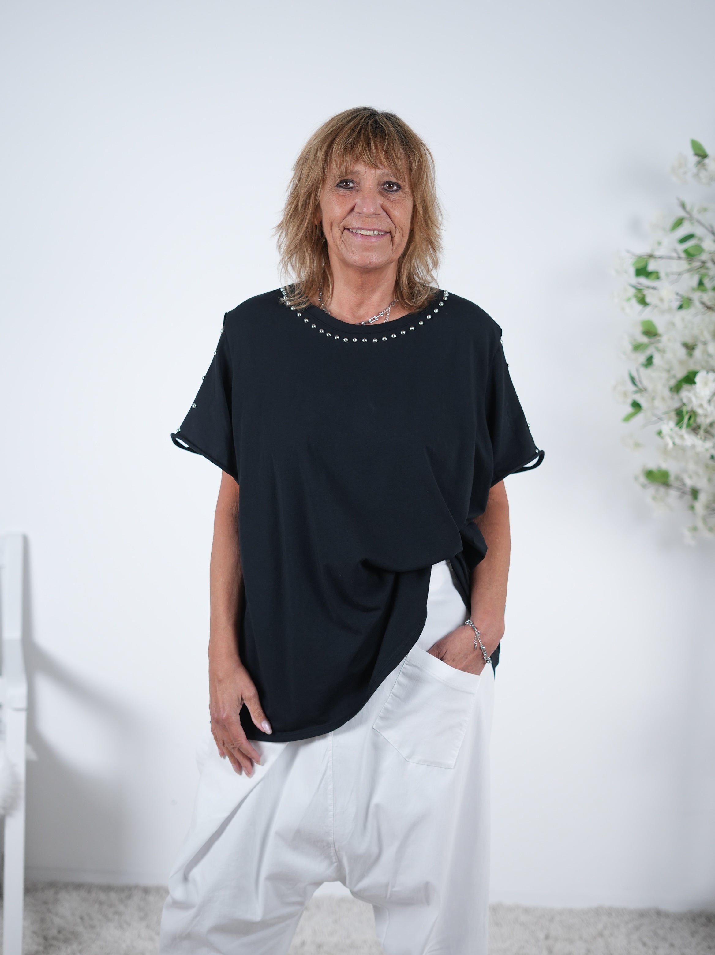 Lässiges Shirt mit Nieten verziert One Size (ca Größe 38-44) Schwarz