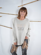 Vokuhila Sweaty mit Außennähten locker präsentiert von Marion. In beige