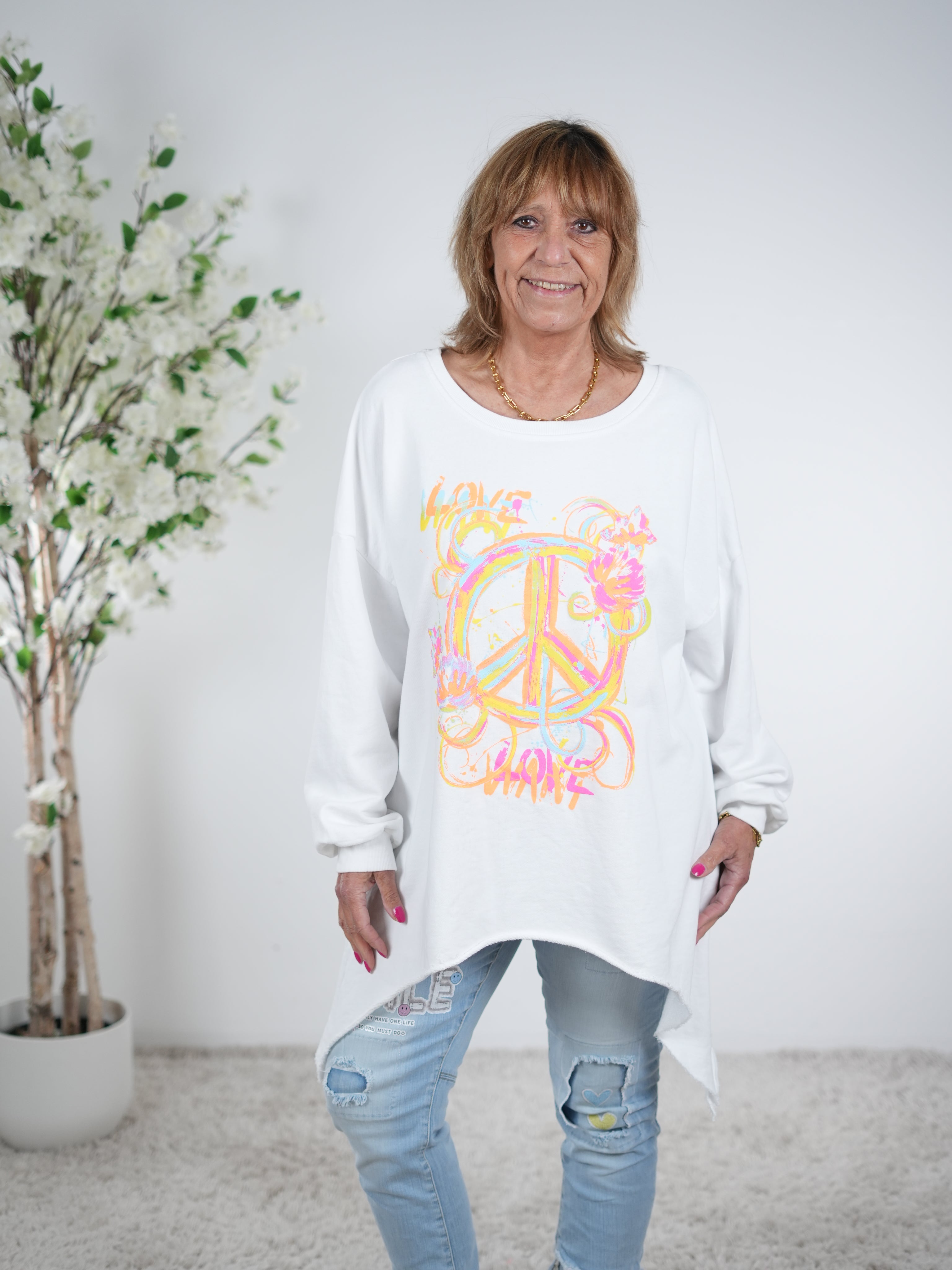 lässiges Sweaty mit Peace Zeichen in neon