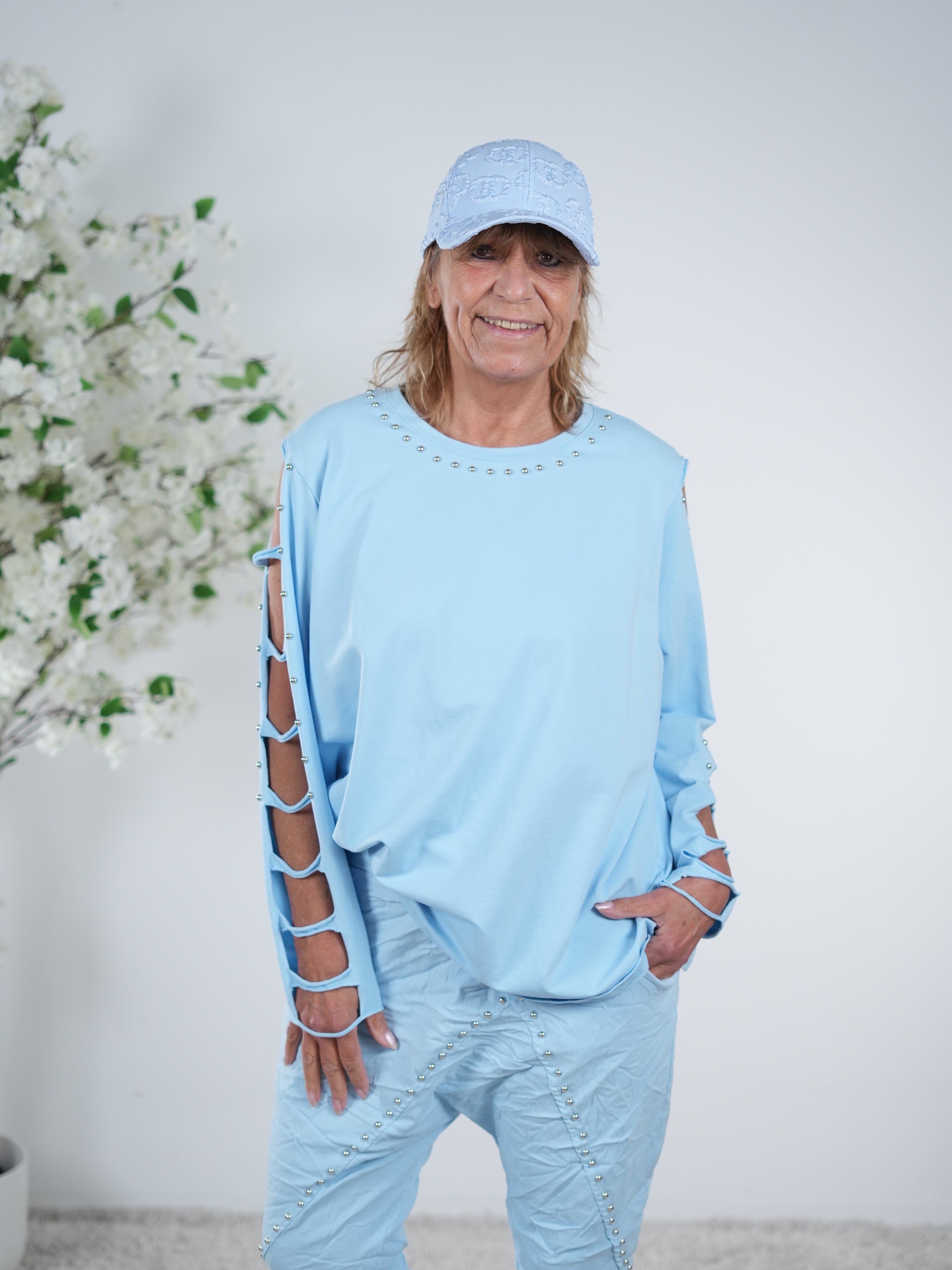 langarm Shirt mit Nieten und Cut Outs One Size (ca Größe 40-44) Blau