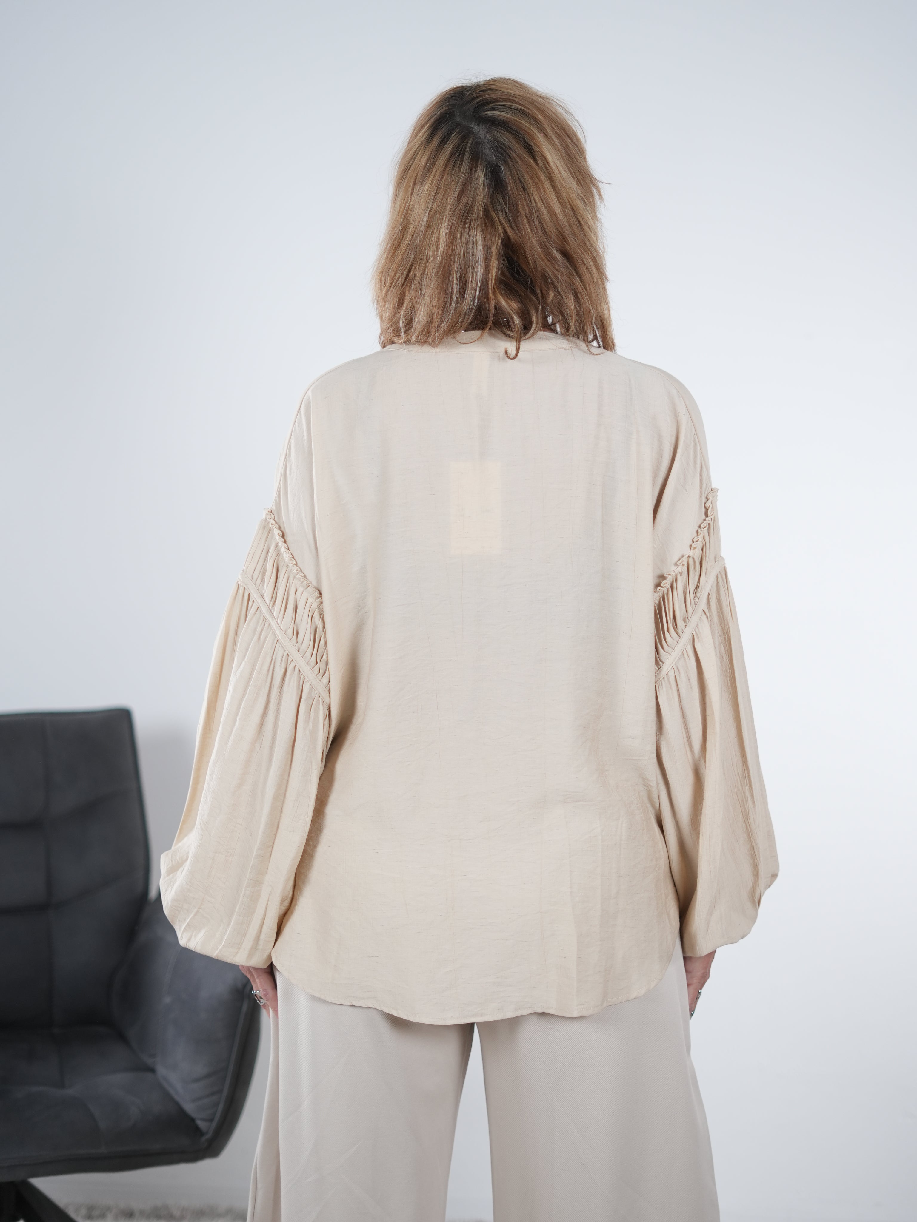 leichte Bluse mit weiten Ärmeln