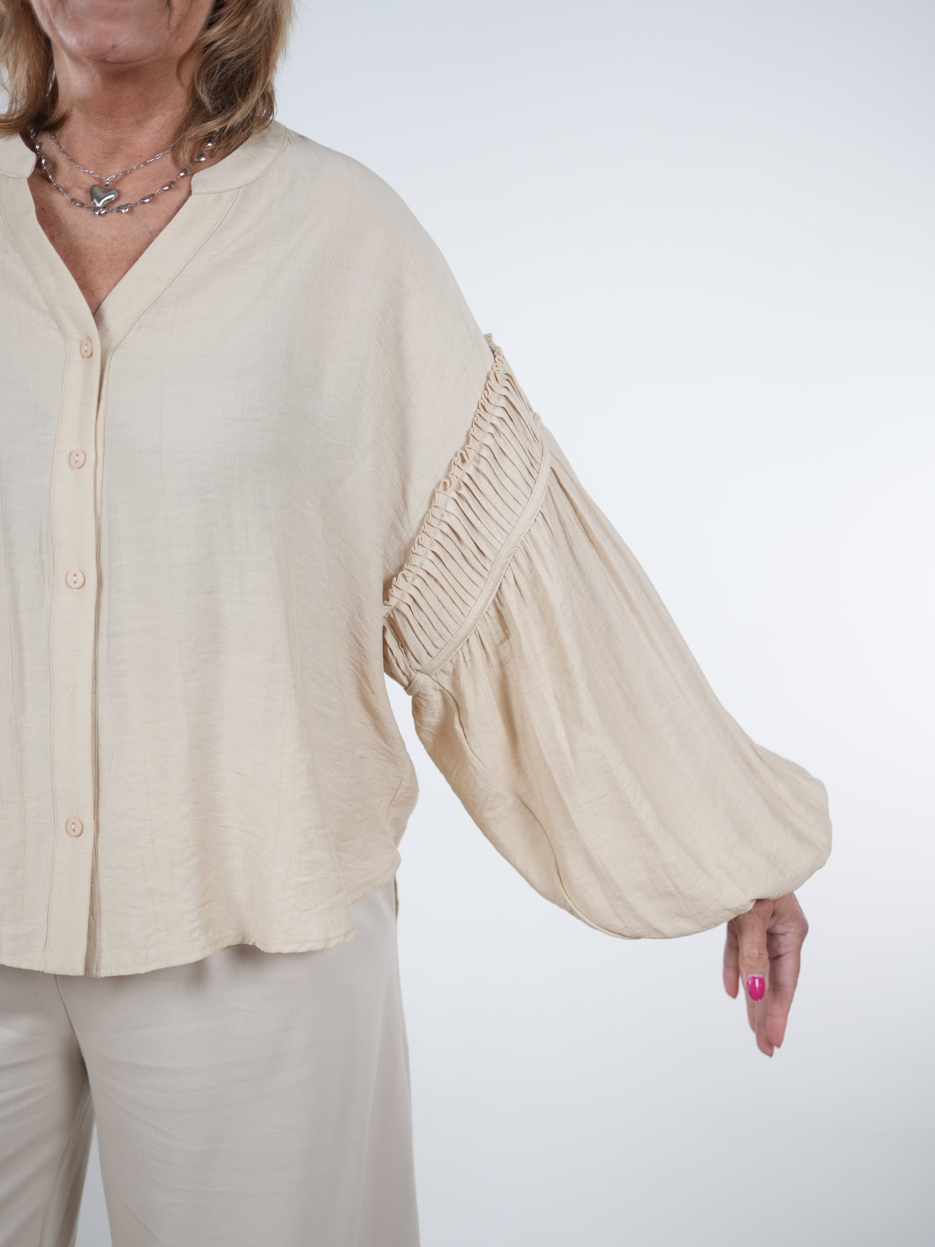 leichte Bluse mit weiten Ärmeln