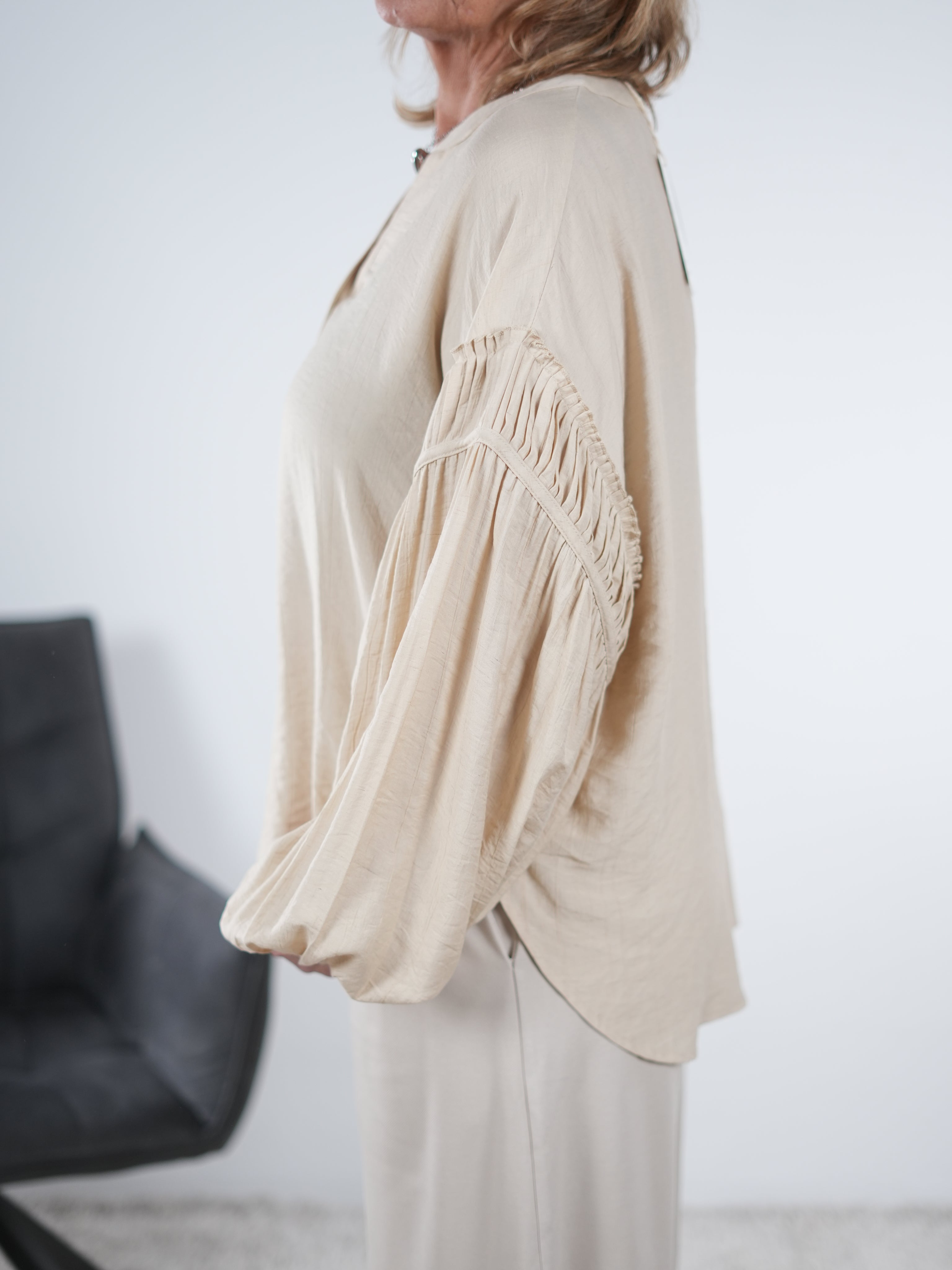 leichte Bluse mit weiten Ärmeln