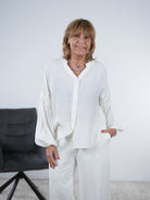 leichte Bluse mit weiten Ärmeln