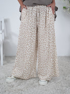 leichte Marlene Hose im Leo Look Einheitsgröße (ca Gr. 38-44) Beige