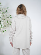 leichter Hoody mit auffälligen Ärmeln und Spitze am Abschluss