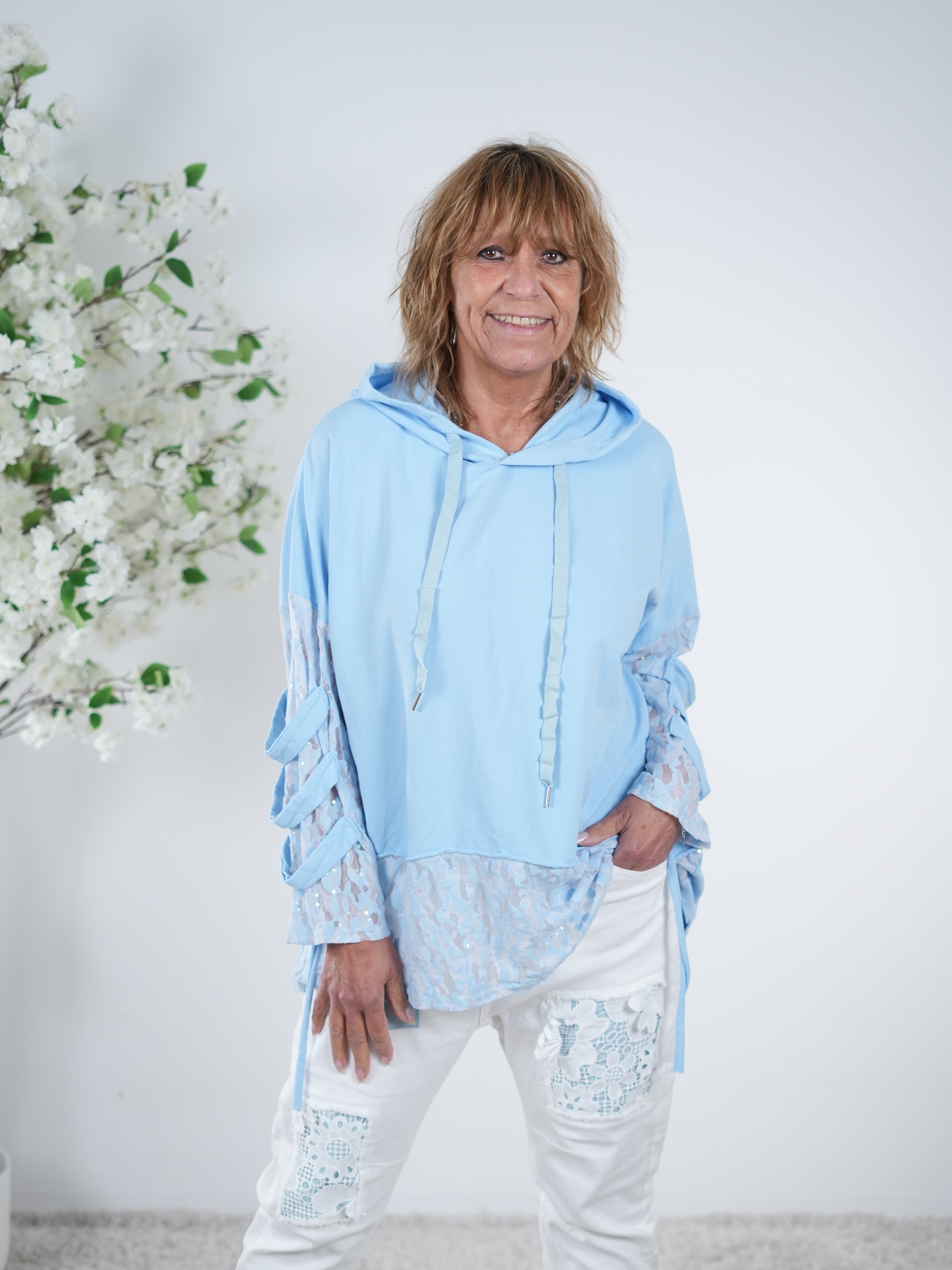 leichter Hoody mit auffälligen Ärmeln und Spitze am Abschluss One Size (ca Gr. 40-44) Blau