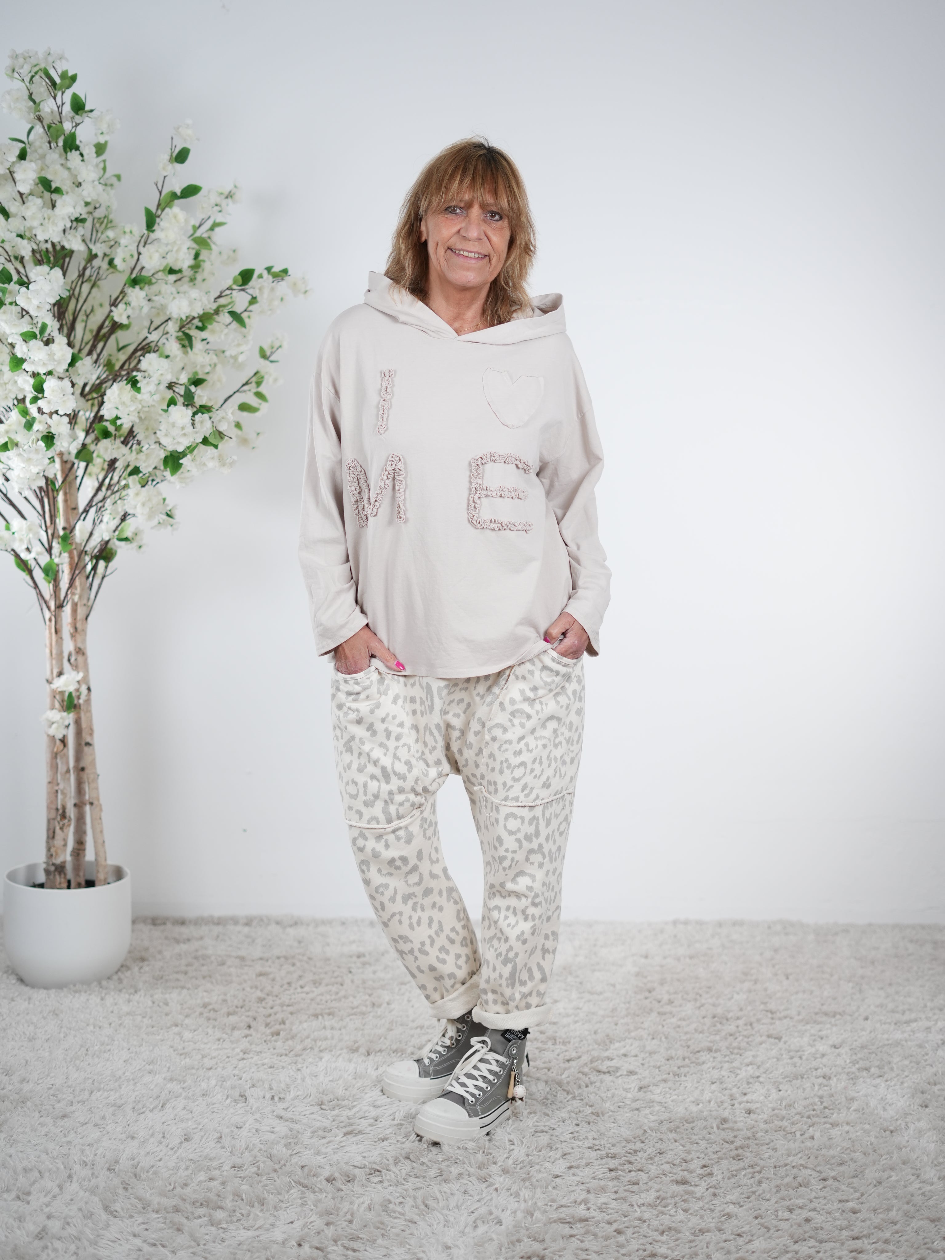 leichter Hoody mit Patches