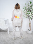 Leichter Netz Hoody mit bunten Buchstaben