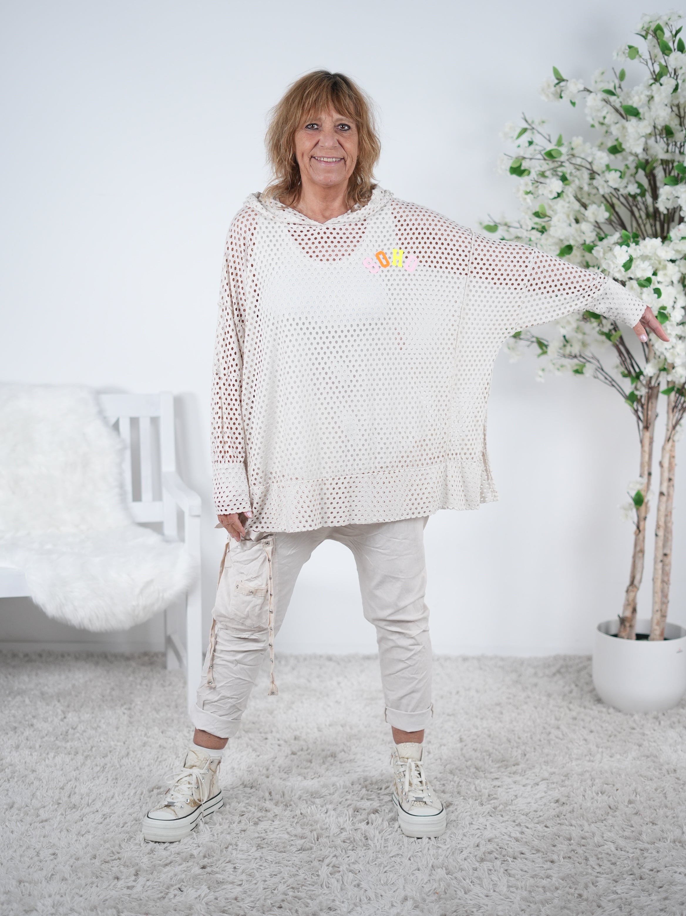 Leichter Netz Hoody mit bunten Buchstaben