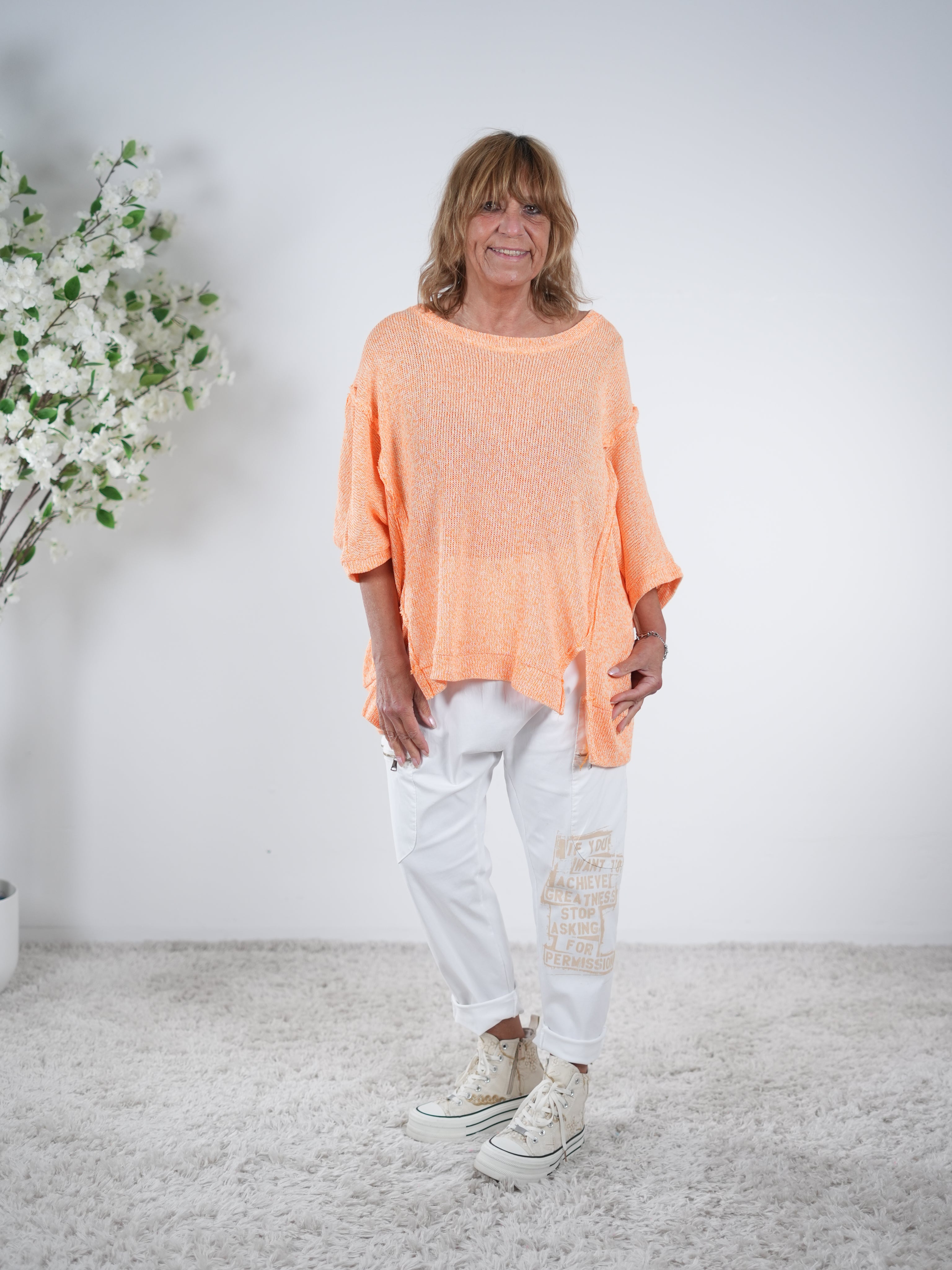 Leichter Strickpulli mit Außennähten, meliert