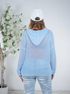 leichter Strickpulli mit Kapuze und Schriftzug