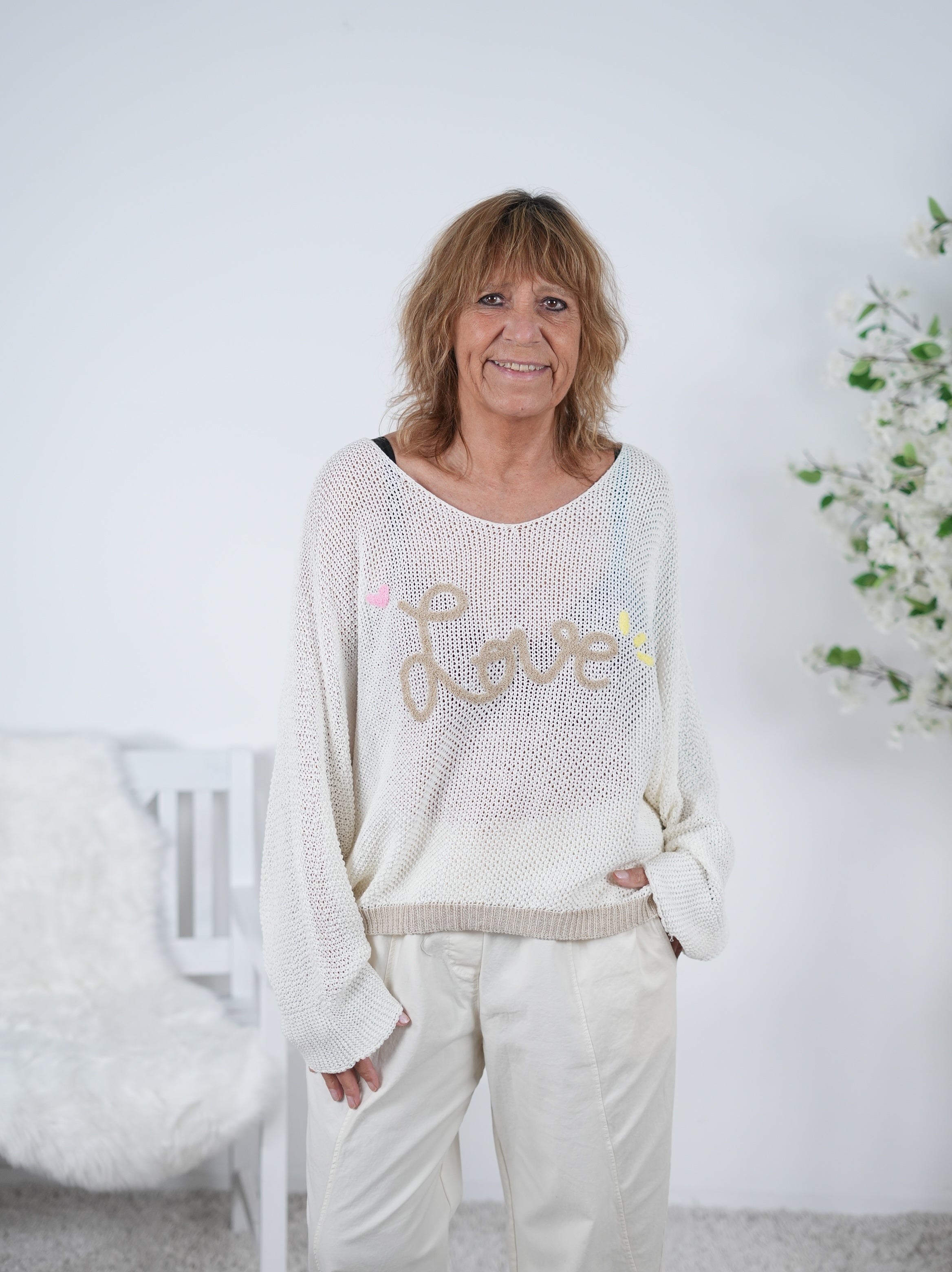 leichter Strickpulli mit "Love" Schriftzug Einheitsgröße (ca Gr. 38 "oversize"-44) Creme