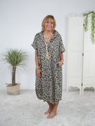 Leichtes Leo Kleid mit Neon Motiv Olive