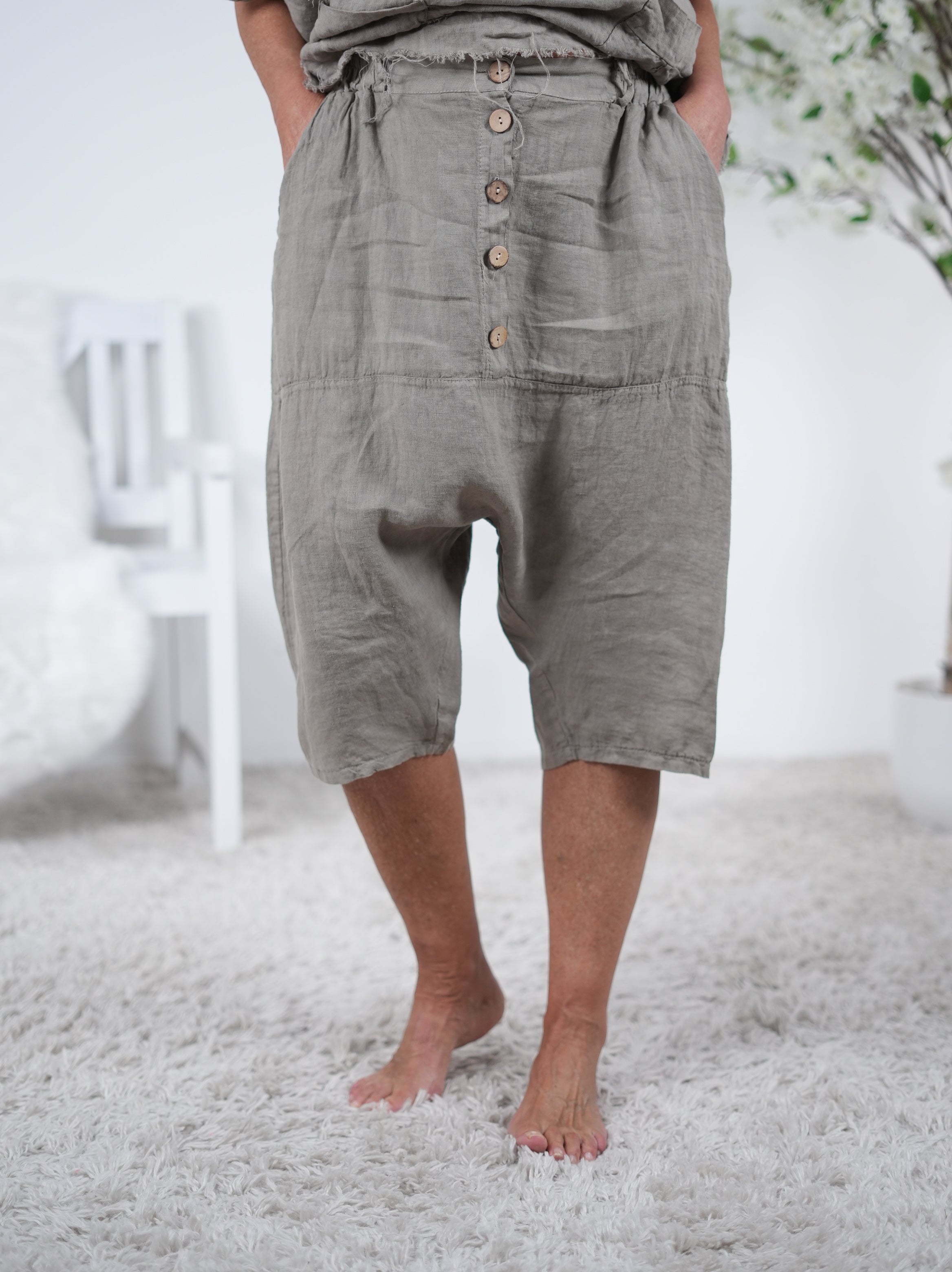 Leinen Baggy mit Knopfleiste Taupe