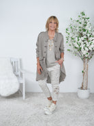 Leinen Cardigan mit auffälligen Knöpfen
