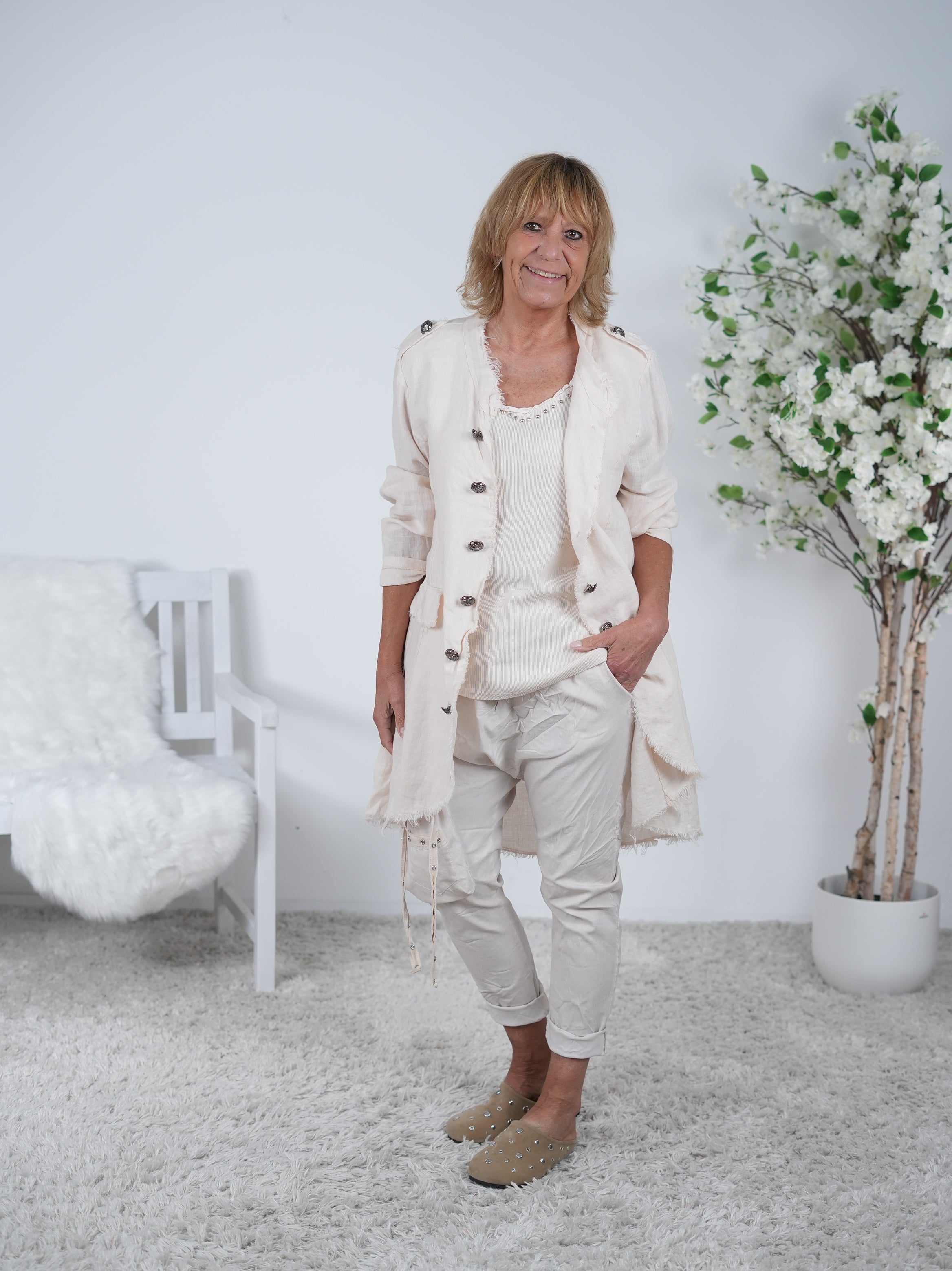 Leinen Cardigan mit auffälligen Knöpfen