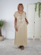 Leinen Kleid mit Cut Outs und Schriftzug Camel