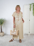 Leinen Kleid mit Cut Outs und Schriftzug