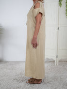 Leinen Kleid mit Cut Outs und Schriftzug