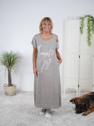 Leinen Kleid mit Cut Outs und Schriftzug Taupe