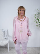 Bluse mit wunderschönem Rundhalsausschnitt