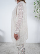 Long Shirt im asymmetrischen Schnitt aus Spitze