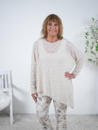 Long Shirt im asymmetrischen Schnitt aus Spitze