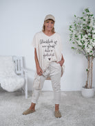 Long Shirt mit V-Ausschnitt und Schriftzug Einheitsgröße (ca Gr. 40 "oversize"-46) Beige
