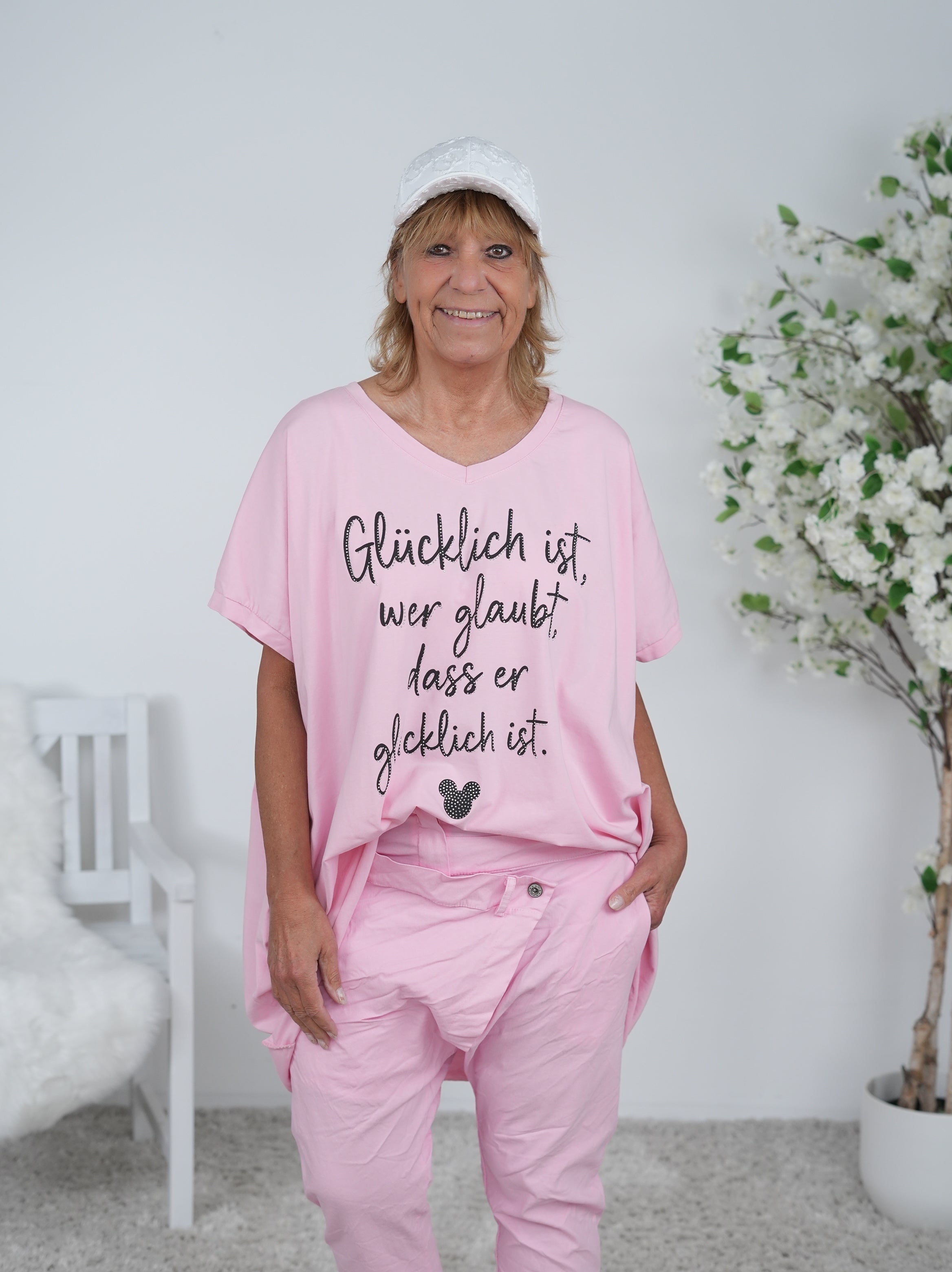 Long Shirt mit V-Ausschnitt und Schriftzug