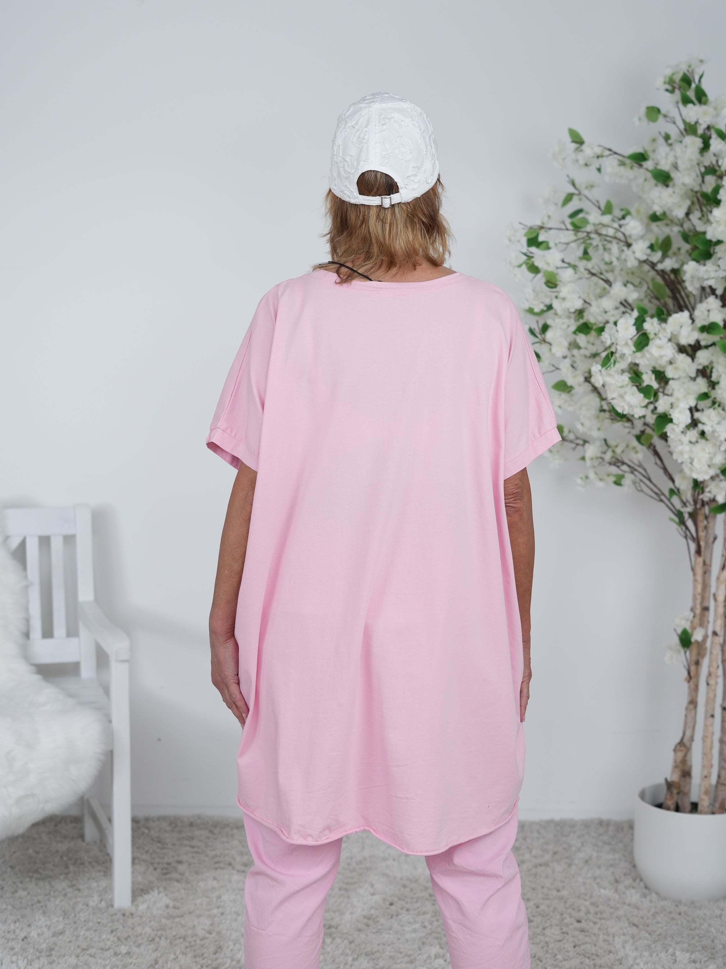 Long Shirt mit V-Ausschnitt und Schriftzug