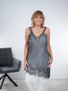 Long-Top mit angenähter Spitze