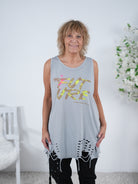 Long Top mit zerschnittenen Elementen und Schriftzug verziert Einheitsgröße (ca Gr. 38 "oversize"-44) Grau