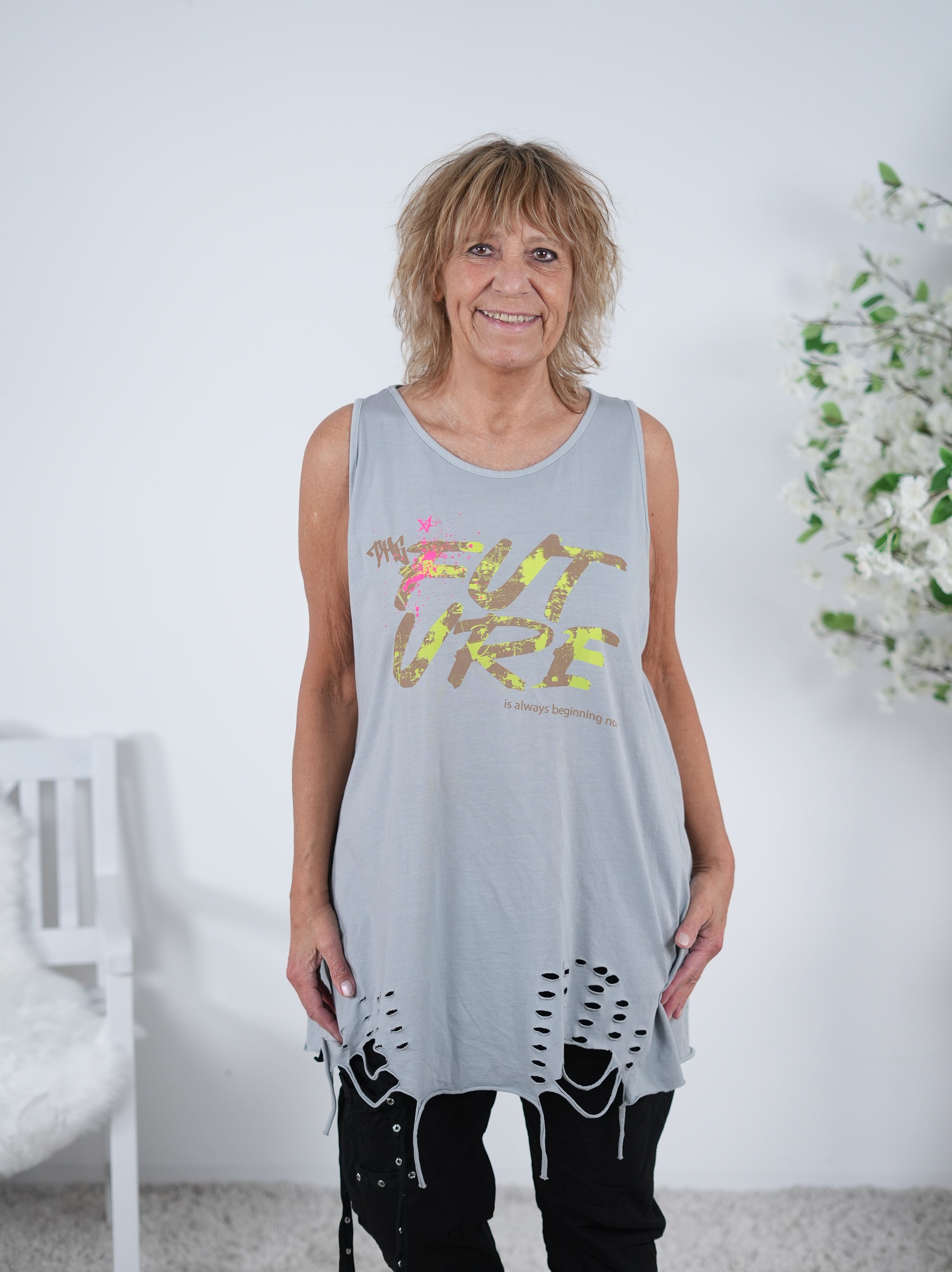 Long Top mit zerschnittenen Elementen und Schriftzug verziert Einheitsgröße (ca Gr. 38 "oversize"-44) Grau