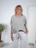 Niedliches Shirt im Materialmix mit Blumen Patches