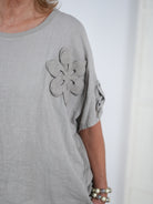 Niedliches Shirt im Materialmix mit Blumen Patches