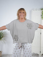 Niedliches Shirt im Materialmix mit Blumen Patches