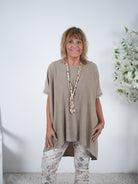 oversize Basic Shirt im Vokuhila Schnitt One Size (ca Gr. 42 44 "oversize"-48 50) Taupe