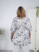 Oversize Shirt im Camouflage Look mit ausgestanzten Elementen