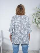 oversize Shirt im Leo Look, Vokuhila