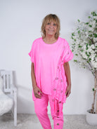 oversize Shirt mit auffälligen Ösen Verzierungen Einheitsgröße (ca Gr. 38 "oversize"-44) Neon Pink