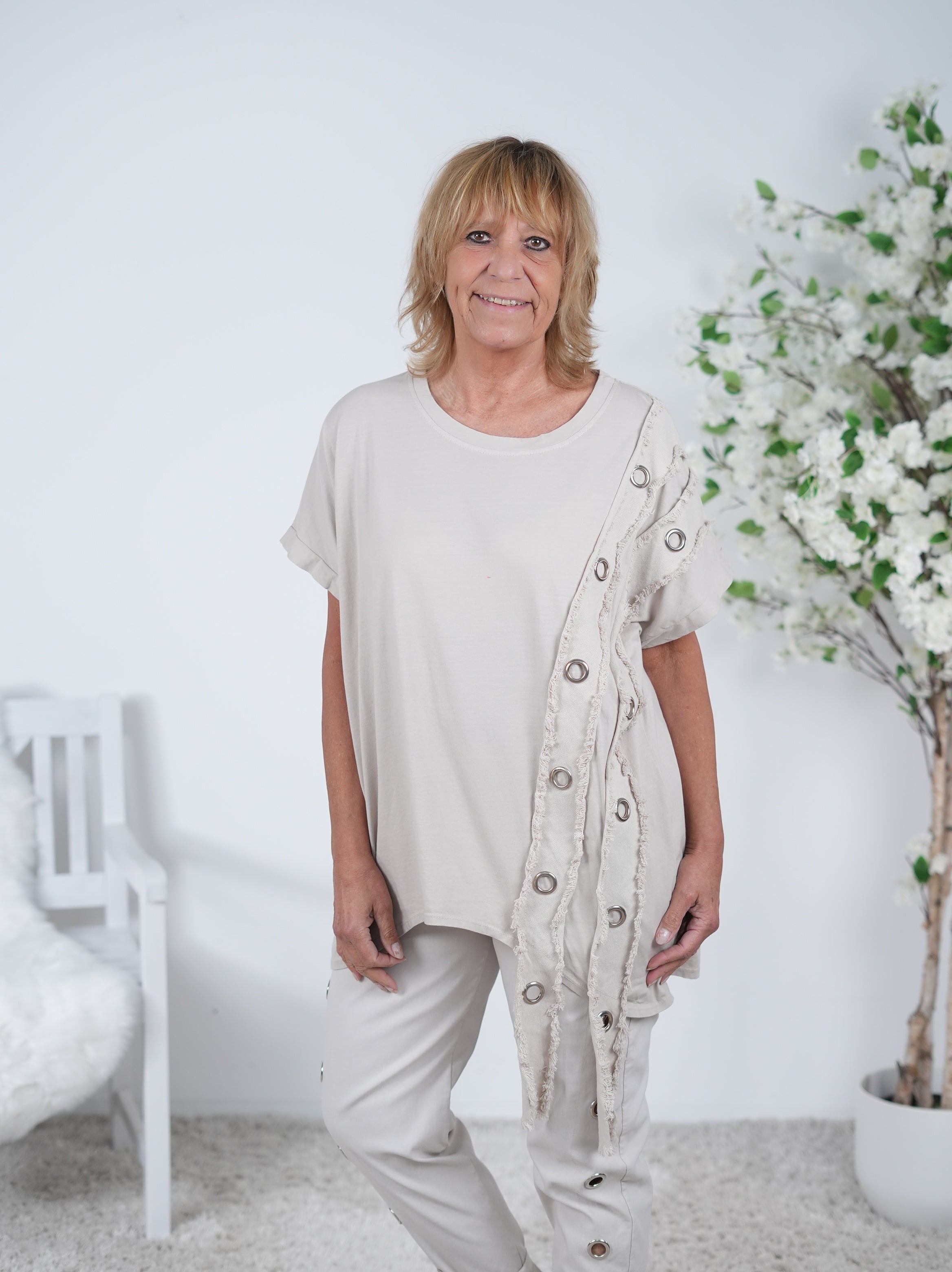 oversize Shirt mit auffälligen Ösen Verzierungen Einheitsgröße (ca Gr. 38 "oversize"-44) Beige