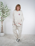 oversize Shirt mit Kapuze und Skull Patch