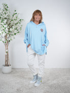 oversize Shirt mit Kapuze und Skull Patch One Size (ca Gr. 44 "oversize"-50) Blau